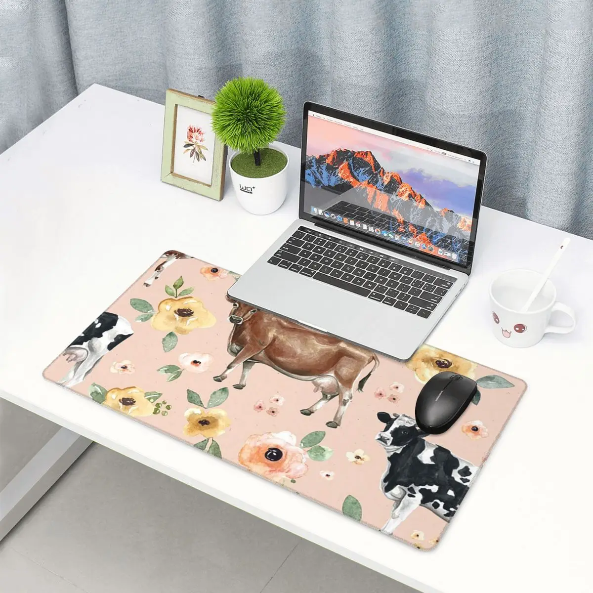 Yellow Laptop Accessories - Grote muismat Koe Bloemen op Blush